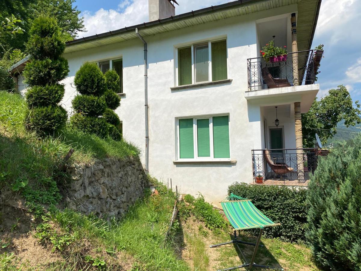 Къща За Гости Хаджиевата Къща Smoljan Exterior foto