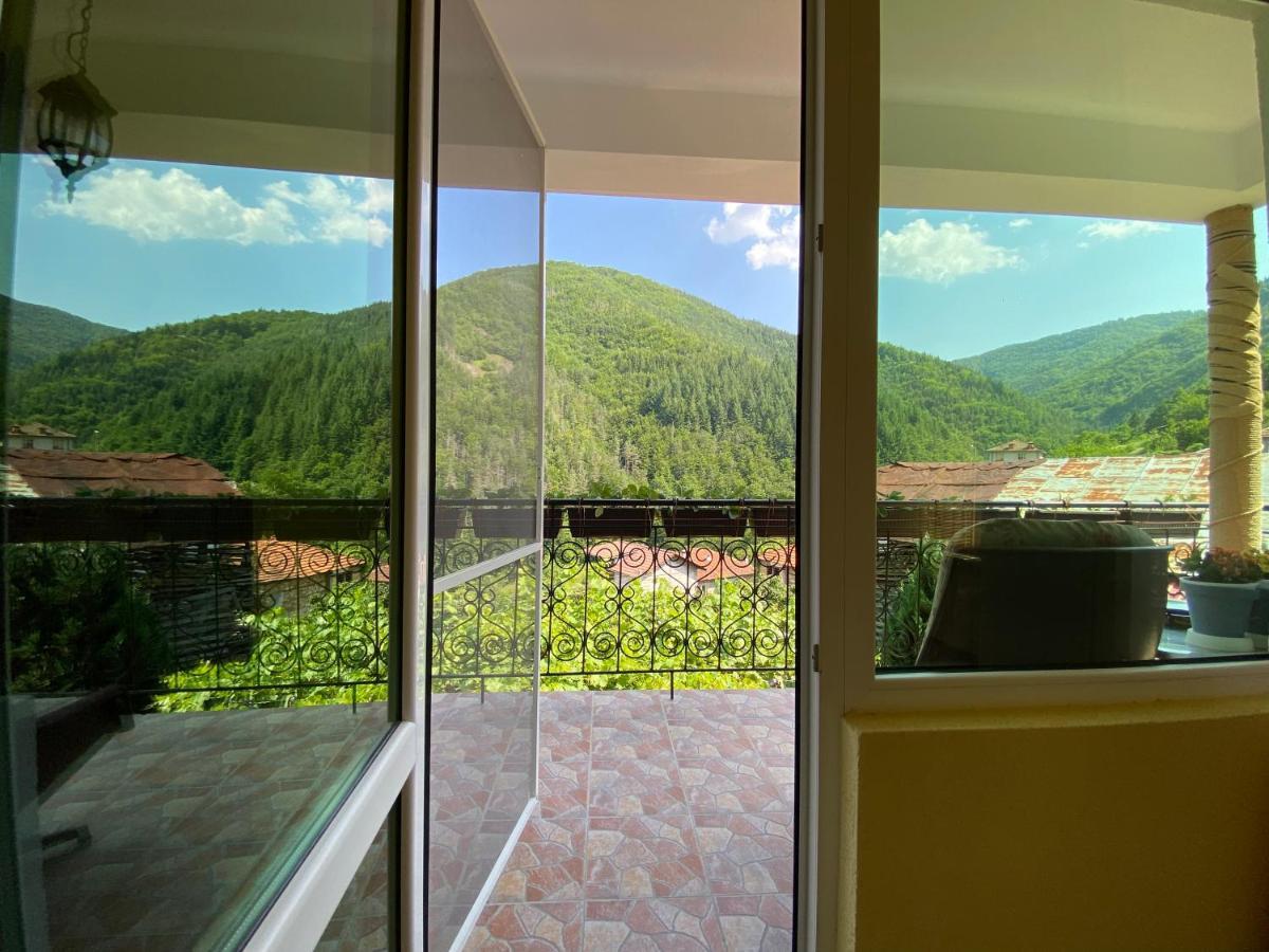 Къща За Гости Хаджиевата Къща Smoljan Exterior foto